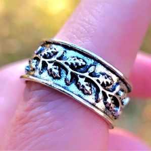 Royal Garden Emblem Silver Ring Size 7